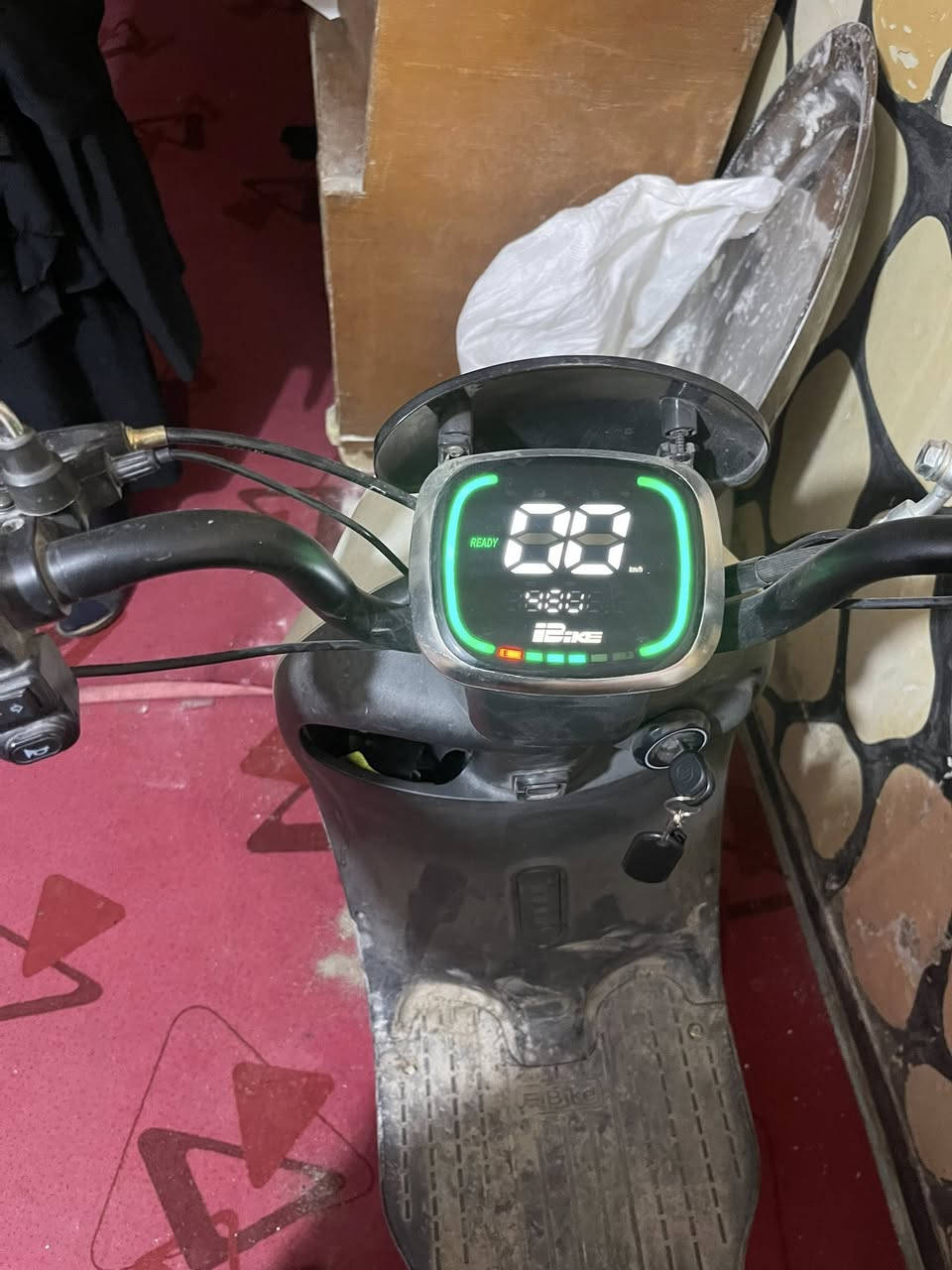 بايسكل شحن نضيف الله شاهد بس بيه هذا الكسر الكدامكم  شرط النظافه السعر 500 الف الستفسار خاص او رقم ***********
