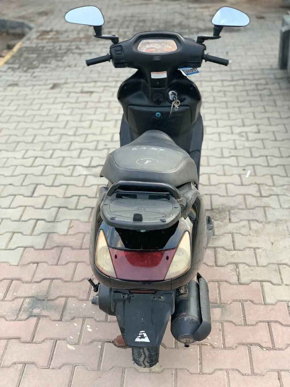 السلام عليكم سبيسي ياباني نظيفة وحلوه كهربائيات كلها شغاله سلف هندر كيلو متر طوافه بانزين قفل جنطه قفل ستيرن دراجه اول فتحه له رايمر كل نقص مابيها 

العنوان كوت داموك شارع الطشاش 
الهاتف ***********
