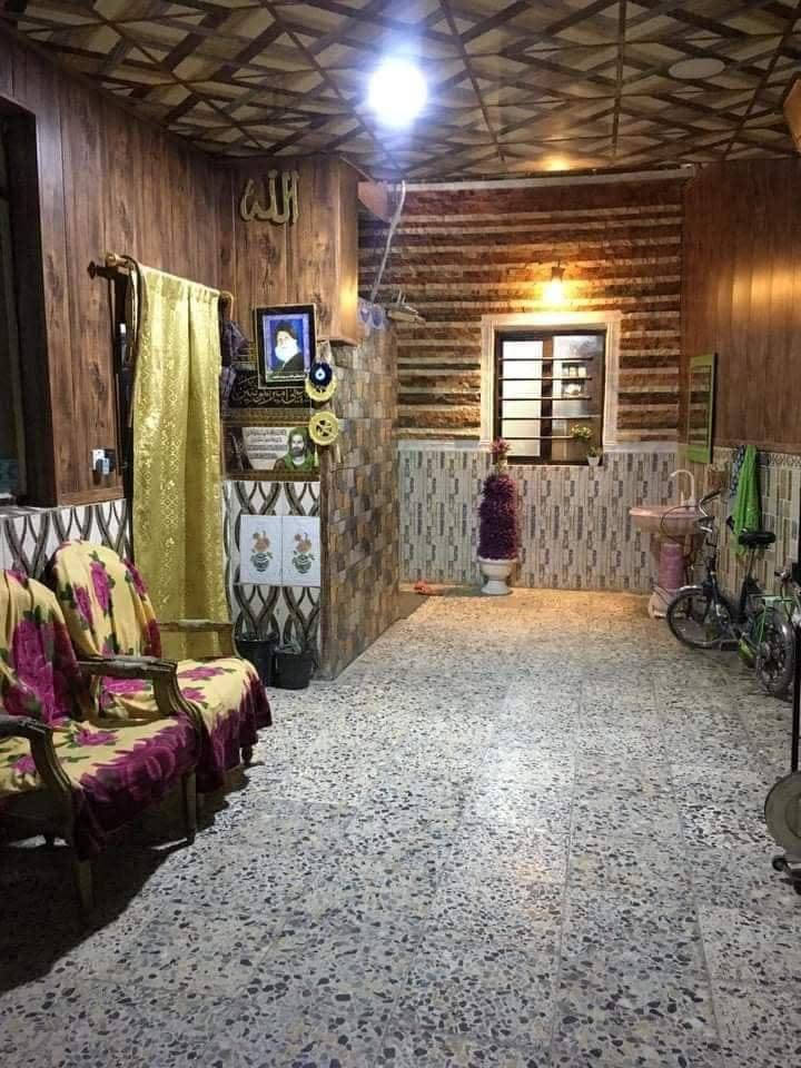 السلام عليكم بيت البيع المساحه ٢٠٠
طابوملك صرف البيت يحتوي على استقبال وكراج و٢غرف نوم و
مطبخ وصاله الطبق الثاني ٤ نوم نضام سويت ومطبخ 
البيت بناء ٢٠١٧ طابوك صب مسلح سند مستقل 
العنوان الزعفرانيه نهايت اربع شورع سعيدة كبال مدرست ابن حيان الشرع العريض 
الاستفسار على الرقم 
***********

