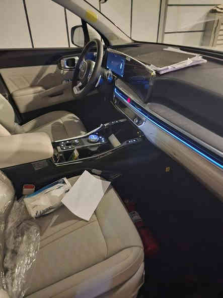 🚘 كيا سورينتو 6 سلندر – موديل 2024 (خليجي)
🔧 المحرك:
• 6 سلندر – 3500 سي سي

🛣 ماشية:
• 35,000 كم

🔑 التشغيل:
• بصمة تشغيل
• تشغيل عن بُعد

🪑 المقاعد:
• مقعد السائق والراكب كهربائي ⚡
• مقاعد جلد
• تدفئة وتبريد للمقاعد الأمامية ❄🔥
• ستائر جانبية للمقاعد الخلفية

🛡 أنظمة الأمان:
• نظام كاميرات محيطية 360° 📸 (4 كاميرات)
• رادار خلفي لتجنب الاصطدام عند الرجوع 🔙
• حساسات أمامية وخلفية
• مانع انزلاق
• مانع انحدار
• حساس تايرات

🚦 أنظمة القيادة:
• 4 أنظمة قيادة
• أوتو هولد
• هاند بريك بصمة

💡 الإضاءة والمظهر:
• أضواء ترحيب عند الاقتراب مع ترحيب داخلي ✨
• إضاءة LED أمامي وخلفي
• إنارة محيطية داخلية
• إشارات بالمرايا
• عتبات جانبية (دوسات)

📱 التقنيات:
• شاشة عدادات رقمية
• شاشة لمس متغيرة للتحكم بالميديا أو التبريد
• شحن لاسلكي للهواتف 🔋
• مرآة داخلية ذاتية التعتيم
• فول تحكم استيرن
• منافذ Type-C في الكشنات

❄ التكييف:
• تبريد 3 مناطق

📦 الصندوق:
• صندوق خلفي كهربائي

🛞 الإطارات:
• قياس 19 إنش

📍 المعلومات:
• رقم أربيل – تحويل ثاني يوم
• مكان السيارة: الفلوجة
• باسمـي شخصيًا
• البيع فقط
السعر💵 322$

📞 للاستفسار:
***********
