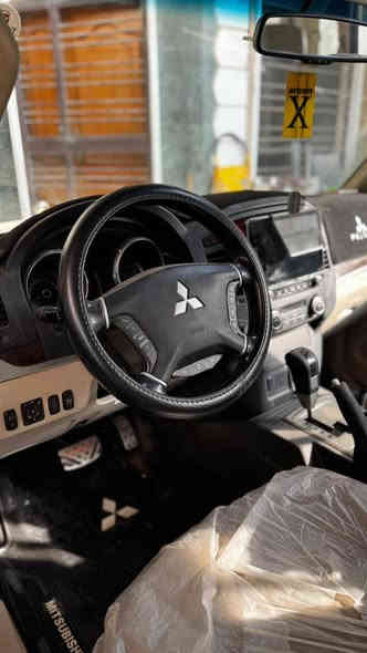 باجيرو 2014 GLS فول ((عدا الدمام فقط))
سيارة نظيفة استخدام قليل ما ناقصها شي  
محرك 3500 المرغوب
ماشية 91 الف كيلومتر تقريباً 
محرك وكير بحالة ممتازة
مكفولة من الضربة والصبغ 
فقط تكحيل شخوط 
وبيها رصعة بسيطة بالدعامية الخلفية مثل ما موضحة بالصورة

المواصفات معروفة

كشنات جلد تحكم كهرباء
فتحة سقف 
تحكمات ستيرن 3 اتجاهات اوامر صوتية بلوتوث
مري شفط كهرباء
4 حساسات خلفية + كاميرا خلفية
شاشة اندرويد ممتازة
منظومة زنون عالي ناصي قوية
كشافات ضباب زنون

رقم اربيل الجديد تحويل مباشر
سنوية 2029/9 

المكان بغداد 
*********** موجود واتساب
