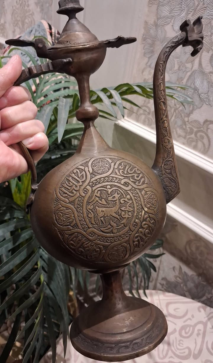 بسم الله ماشاء الله..
🎀🎀🎀نوووووووادر بفضل الله 
ابريق نحاس جداااا...كله نقش اسلامي من الجهتين...
👈👈ارتفاع ٣٨سم
💥تحفه فنيه...
👈👈👈تقيلللللل جداااا


**إذا كنت صاحب هذا الإعلان وتريد حذفه لأي سبب، رجاءا أرسل رسالة إلى الدعم الفني**