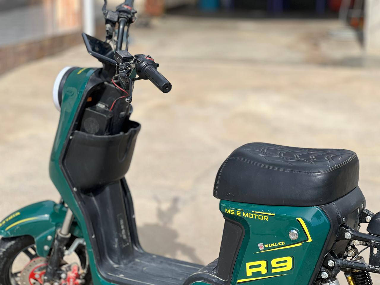 السلام عليكم موطور شحن R9 ونضيف نضام R ونضام تشغيل عن بعد بطاريته مال شركه ومستخدم شي قليل  أغراضه  كامله موجودات سعر 375وبي مجال الاتصال: ***********
