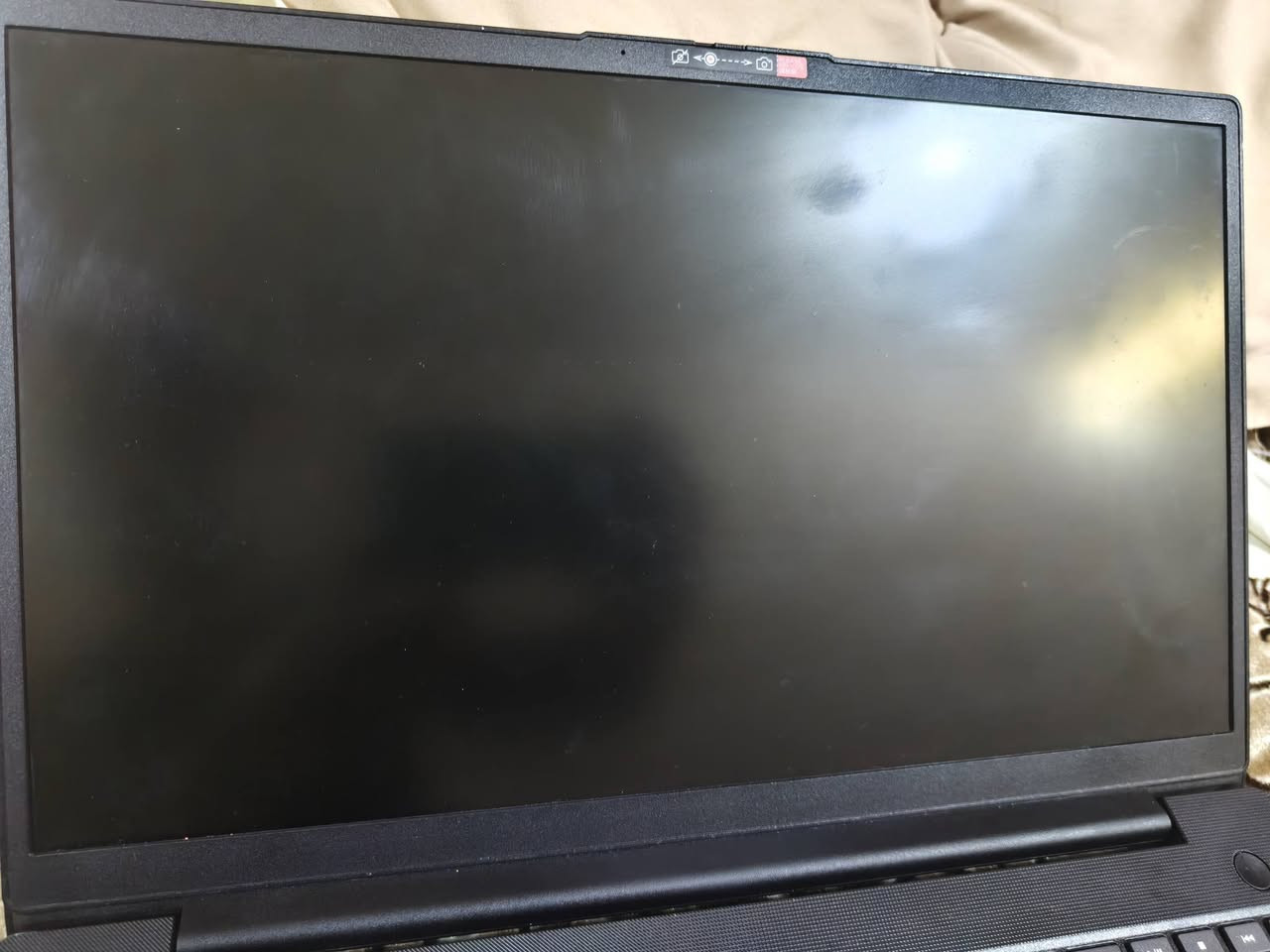 Lenovo V15 G3
المعالج (CPU):
Intel Core i5-1235U – جيل 12

كرت الشاشة (GPU):
Intel Iris Xe Graphics

الرام (RAM):
8GB DDR4 3200MHz

الخزن (Storage):
512GB SSD NVMe

الشاشة (Display):
15.6" FHD (1920×1080)
السعر 500


**إذا كنت صاحب هذا الإعلان وتريد حذفه لأي سبب، رجاءا أرسل رسالة إلى الدعم الفني**