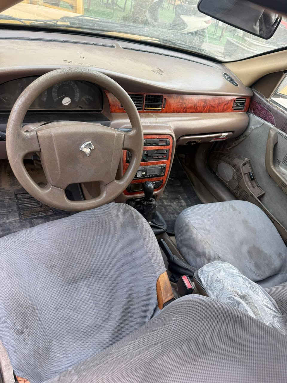 السلام عليكم سمند للبيع رقم احمر راعيها ميت مرته تتكفل التحويل السياره حداديه جديده مكينه لاتبخير ولا تنقيص تايرات جدد  السياره مديل 2011 السعر 20وبيها مجال 
                                    ***********
