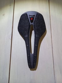 سعر 10 توصيل كل المحافظات سرج دراجة خفيف من ألياف الكربون  07706223819...