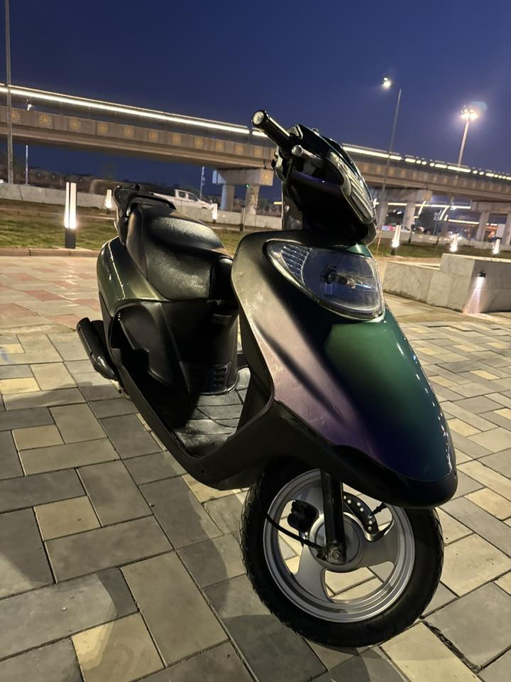 سلام عليكم الدراجه للبيع رمبه بالجيس محرك مكفول شلعه معدل ماشيه 30 الف كفرات مصبوغات بنفسجي متغير مميز
الدراجه معروفه الوحيده بالكوت بهذه الون وبيها كاربون فايبر 5 قطع اشاير كرستال امامي خلفي كلوبات زنون اصلي مكاني كوت الزهراء ***********
