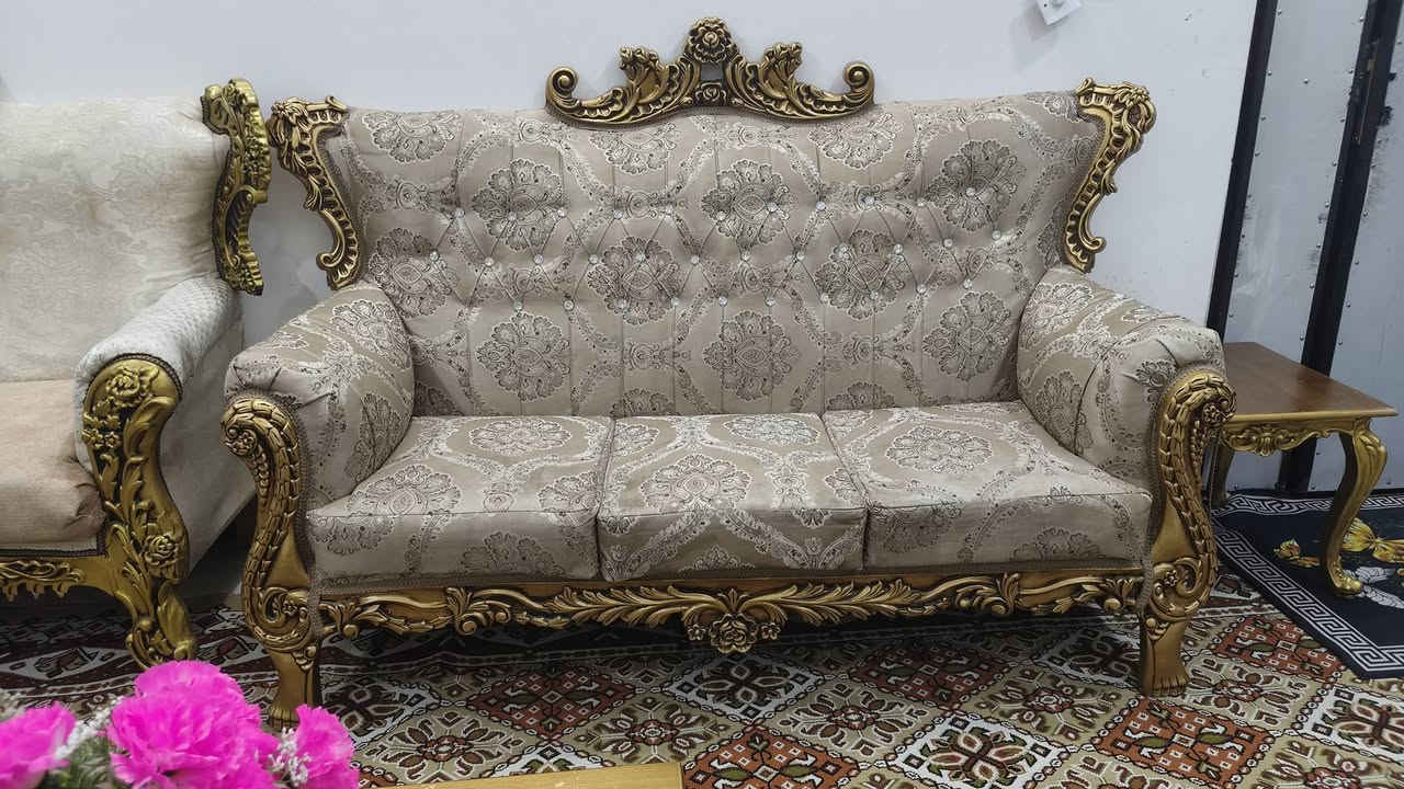 سلام عليكم 🖐🏻
تخم قنفات للبيع عدد (3) 2 ملكي واحد عادي الابيض 
مقعد ابو النفر 2 ومقعد ابو 3 نفرات 2 ومقعد ابو نفرين 2 
والبيجي كذالك والتخم الاخضر بي 3مقاعد ابو النفر ومقعدين ابو 3 نفرات وياهن 4 طبلات زغار وحده كبيره 
جدد لا كسر ولا شي مامستعملات قليل ونضاف كلش موصينهن من الشمال الله شاهد كلهن شلع بخير ابوهن 
سعر (1100) مليون وميه وبيهن مجال قليل 
 الي يعجبنه يتصل لاتراسل واتساب 👍🏻
*********** مكان ناصريه مركز 📍
