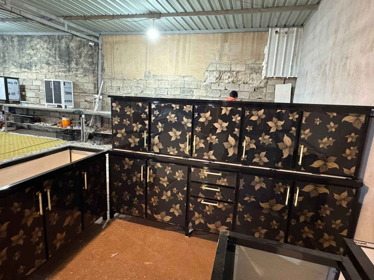 السلام وعليكم كاونترات جمله مفرد توصيل خارج كركوك جمله فقط شغل درجه اولئ العنوان كركوك ممدوده قرب جسر قرناطة معمل الرحمة الالمنيوم الستفسار التواصل ع.***********.
