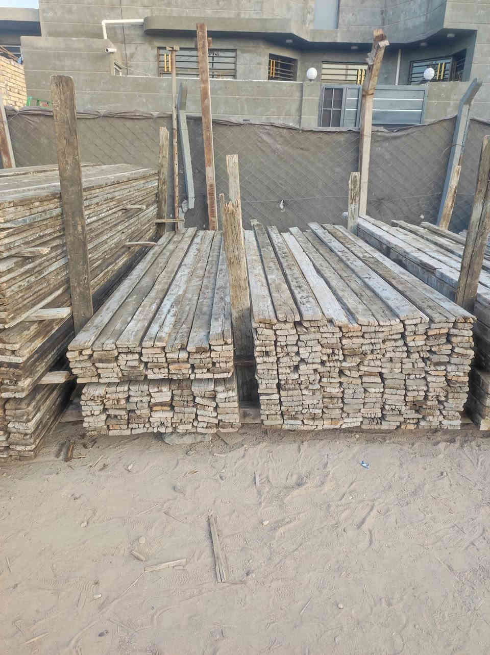 السلام عليكم قالب خشب للبيع روسي تارس نظيف حيل العدد ١٨ مكعب العنوان بابل المركز رقم  ***********
