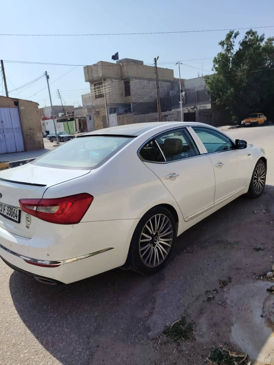 السلام عليكم بيع كيا كادنزا موديل 2014 خليجي فول مواصفات رقم جديد سليمانيه باسمي مداور باي وقت مكان السياره كربلاء مواصفات بصمه بنرامه طكتين سايد بريك بصمه رادار جانبي لايت زنون كير رياضي شفتات ستيرن تحكمات خلفيه حساس ماسحات حساس أمامي خلفي تخم تاير جديد باتري جديد صدر أمامي خلفي جديد شرط كشنات تدفه تبريد. ضرر شبر بالجاملغ وطرف بنيد صبغ بدون معجون.  السعر.        120بيهه مجال بصيط هاتف ***********
