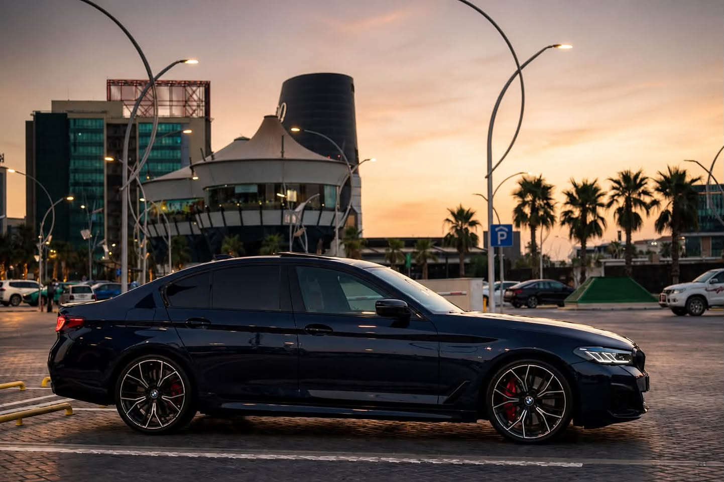 BMW 540i M Sport

مۆدیل: 2022
ڕۆیشتن: 73,000 مایل
کلین تایتڵ – بێ بۆیاغ
کامل PPF کراوە

BMW 540i M Sport یەکێکە لە باشترین سێدانە لوکس و وەرزشییەکانی BMW، کە هاوسەنگی نێوان هێز، ئارامی و تەکنەلۆژی پێشکەش دەکات.

مواصفات:

* ناوی سپی چەرمی (Premium Leather Interior)
* سانڕۆفی سلاید
* سیستەمی ساوند Harman Kardon
* دەرگای شفت Soft Close
* کامێرای پاشەوە
* ڕاداری گەورە (Driving Assistance)
* کوشنی پێشەوە گەرم و سارد
* سوکانی گەرم
* سیستەمی تەبرید (کۆنتڕۆڵی گەرمی و ساردی) بۆ سەرنشینانی دواوە
* تایەکانی دواوە لەگەڵ سوکان دەسوڕێن (Integral Active Steering)
* M Sport Package

* زۆرینەی مواصفات و تەکنەلۆژییەکانی BMW

ئەم ئۆتۆمبێلە بە دۆخێکی زۆر پاک و پارێزراوە، گونجاوە بۆ ئەوانەی بەدوای لوکس، ئەدا و ئاسایشی یەکجار بەرزن.

⸻

بالعربية

BMW 540i M Sport

موديل: 2022
الممشى: 73,000 ميل
كلين تايتل – بدون صبغ
السيارة محمية بالكامل بطبقة PPF

تُعد BMW 540i M Sport من أفضل سيارات السيدان الفاخرة التي تجمع بين الأداء الرياضي، الراحة، والتقنيات الحديثة، مع مستوى عالٍ من الجودة والفخامة.

المواصفات:

* مقصورة داخلية جلد أبيض فاخر
* فتحة سقف بانورامية منزلقة (Sunroof)
* نظام صوتي Harman Kardon
* أبواب  شفت Soft Close
* كاميرا خلفية
* رادار ومساعدات قيادة متقدمة
* مقاعد أمامية تبريد وتدفئة
* مقود مدفأ
* نظام تحكم بالمناخ للمقاعد الخلفية
* نظام توجيه للعجلات الخلفية (Rear Wheel Steering)
* حزمة M Sport الأصلية
* مزودة بالعديد من المواصفات والتجهيزات الفاخرة الأخرى

السيارة بحالة ممتازة جداً، نظيفة ومعتنى بها، وتناسب الباحثين عن سيارة تجمع بين الفخامة، الأداء، والتكنولوجيا المتطورة

للمعلومات و سعر/ 
***********

Location/ 
BALEN CARS
https://maps.app.goo.gl/prz5bVL7eHQKwQHu9?g_st=ic

NEXO AUTO
Buy • Sell • Advertise
Premium Car Marketplace

#BMW #bmw540i #bmwmotorsport #LuxuryCars #Erbil #BMWIraq #sulaimanyah #iraq #baghdad #basrah #najaf #karbala #duhok #kurdistan #middleeast #germany
