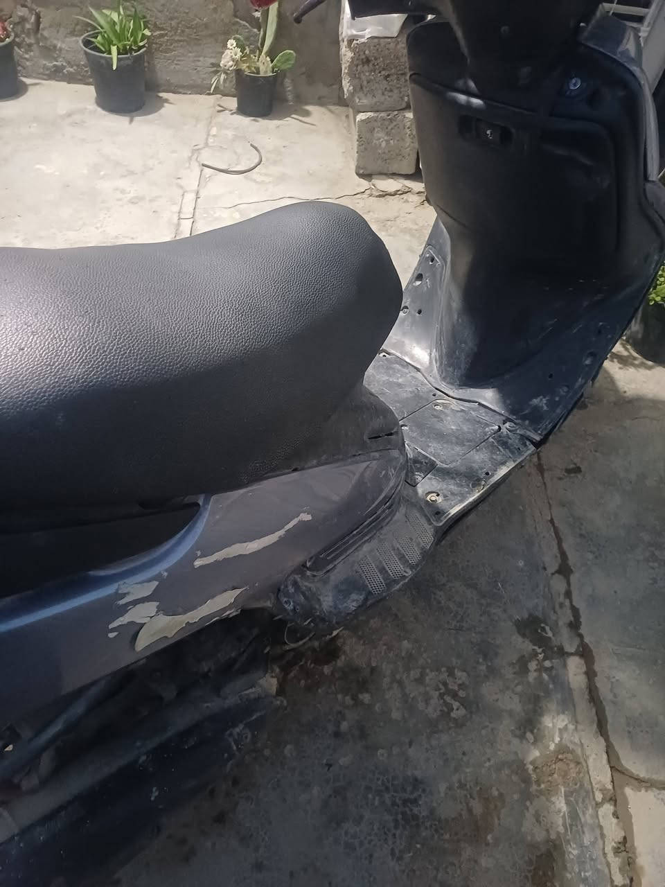 سلام عليكم فراشة فضائي 140 للبيع تشتغل سلف و هندر سلف عطلان لايت امامي بس ربط دراجة ماناقصهه شي شلعه ومعدل و ماموكفتني بشارع السعر 250 وبي مجال مكاني الامين الثانية رقم التواصل ***********
