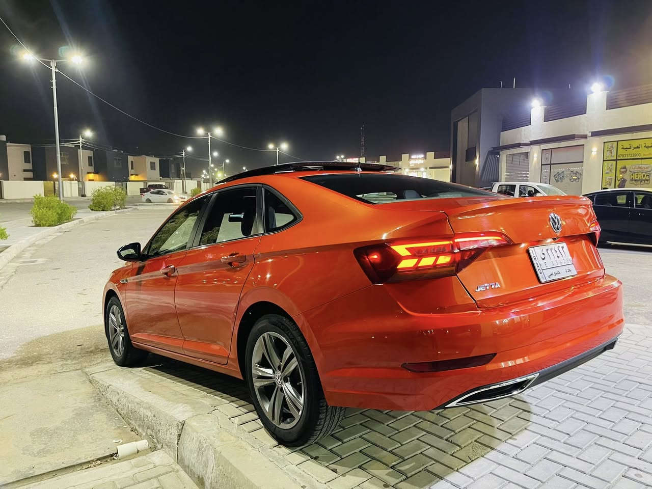 تحيه طيبه….جيتا 2019 برتقالي لون مميز .وراد امريكي ضرر فقط صبغ الجاملغ الخالفي بدون داخل والباقي كفاله حته الدعاميات
مواصفات فول (R-lien) 
فتحه بانوراما-جلد لونين اصل -ويلكب 18 كروم-لد نهاري -رادار360 درجه - كامره - شاشه اصل - هيتر كشنات - وباقي مواصفات الجيتا المعروفه 
سياره كلش جديده وجاهزه 
رقم بغداد حره 
ماشيه 88 
والسعر  160  وبي مجال 
العنوان نجف ——***********
