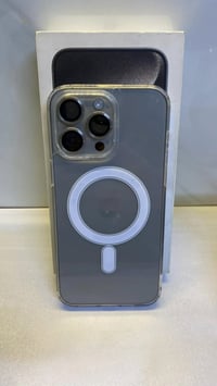 15pro max  ذاكره ٢٥٦ بطاريه ٨٨ جهاز نضيف جداً ملحقات كامله الجهاز مستب...