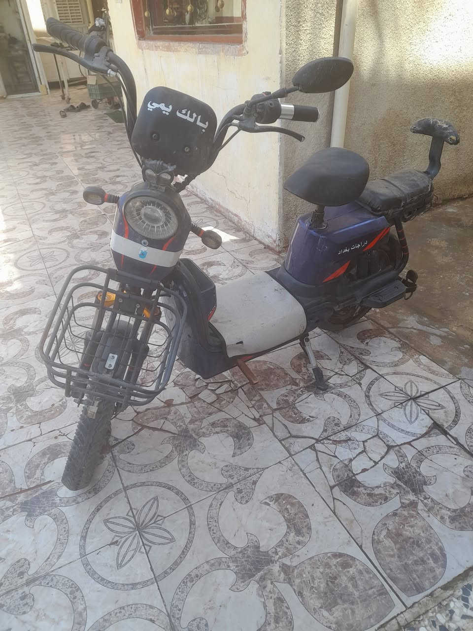 دراجه حجم ١٨ نظيفه بدون بطاريات بس حطلها بطاريات تشتغل ١٠٠ وبيها مجال مكاني الزعفرانيه ***********
