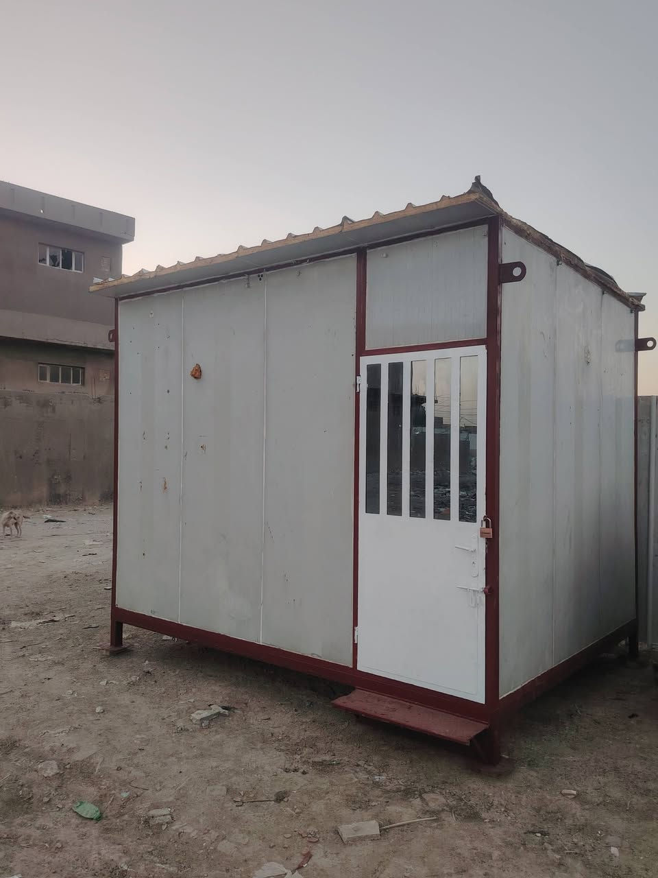 كرفانات عدد2 
كرفان 3*4 
مستعمل نضيف شغل مظبوط
باب حديد تغليف سقف وجدران
كهربائيات كامله
المكان بغداد العبيدي
الرقم ***********
