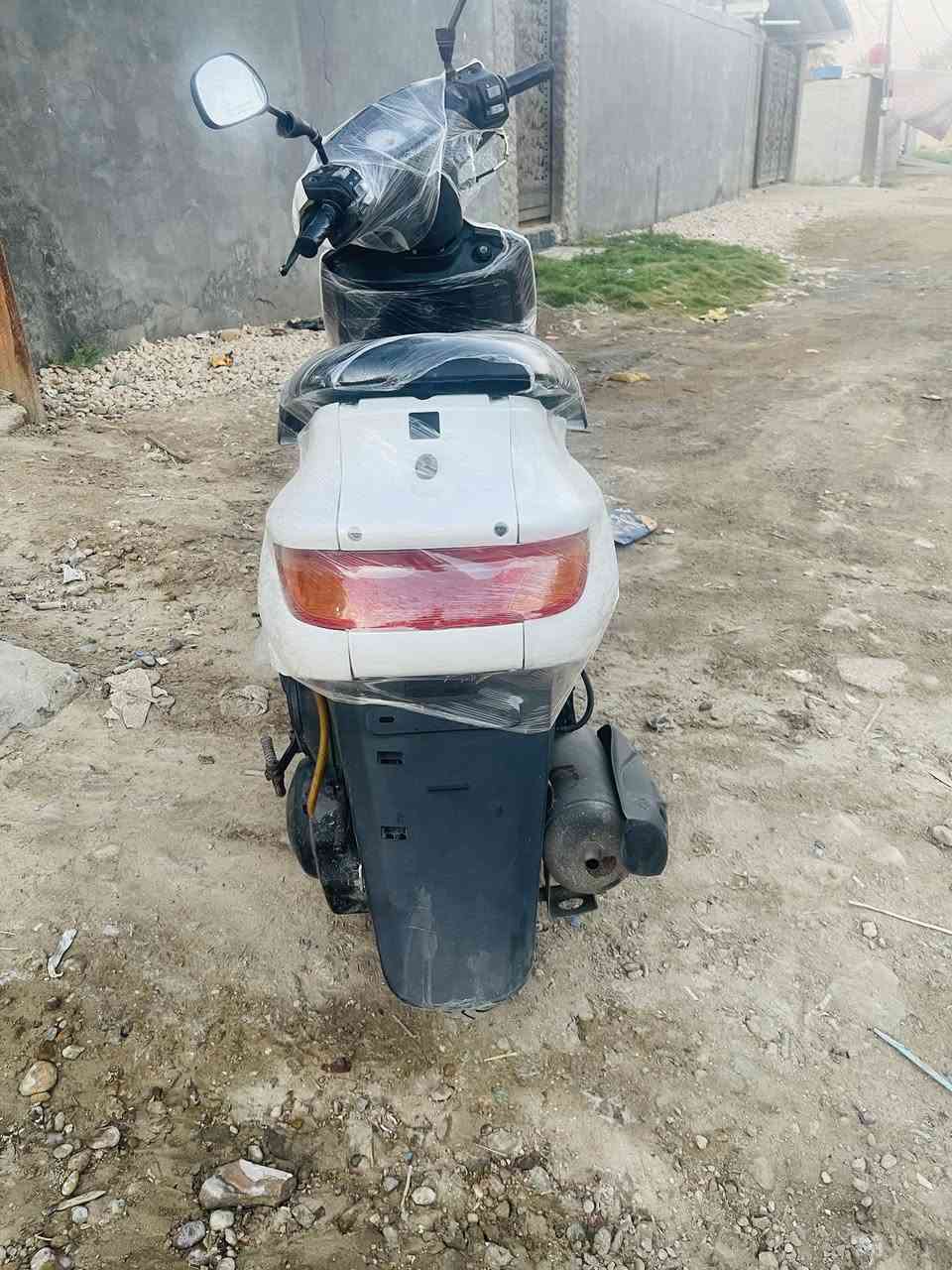 دراجه فراشه ١٤٠ نثيه مبدل بستم وروله الدراجه شلعتها تخبل هندر وسلف نكره الكهربائيات كلها شغاله ماعدا الاشاير الاماميه مابيهن كلوبات السعر ٤٢٥ وبيها مجال مكاني حله شارع ٨٠


**إذا كنت صاحب هذا الإعلان وتريد حذفه لأي سبب، رجاءا أرسل رسالة إلى الدعم الفني**