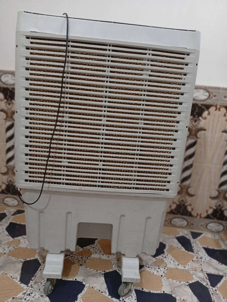 السلام عليكم اخوان
#للبيع_كنفيره
بعدها جديده مشتغله اقل من الشهر تسحب امبيريه قليل جديده حيل جهازها وغراضها كامله وياها سعرها 220 وبيه مجال للاستفسار اتصل ***********
