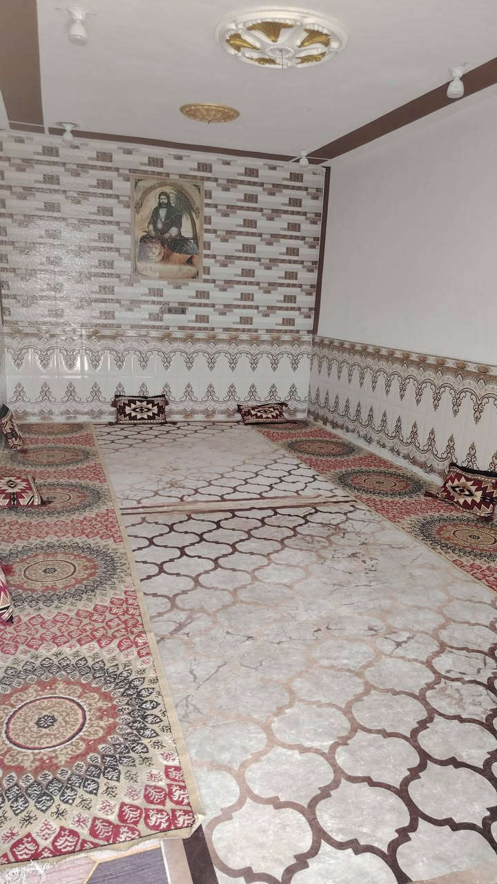 السلام عليكم يوجد لدي دونم مع بيتين للبيع بناء طابوق حديث درجه أولى ويتوفر كافه الخدمات ويوجد مدارس ابتدائية ومتوسطة وثانويه العنوان واسط صويره قرب سيطره للج الرءيسيه تبعد عن الشارع العام اربع ميت متره والاستفسار التواصل على هذا الرقم ***********
