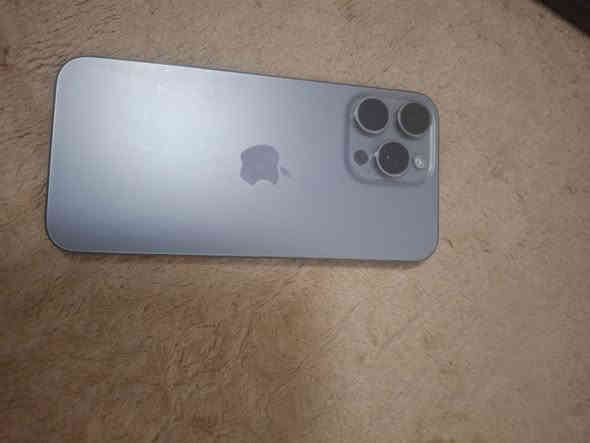 مرحبا ايفون 15 برو ماكس للبيع ذاكرة 256 الجهاز جداً نظيف ممفتوح ولا مصلح بطاريتة 88% الجهاز فقط الكامرة الخلفية وحدة من عدهم بيها فطر فقط لا اكثر شاصي الجهاز جداً نظيف ومابي شخوط وشاشة كذالك نظيفة وانطيك بي ضمان سعر 950 وبي مجال بسيط ***********
