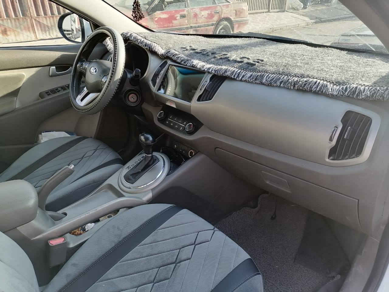 کیاسپورتاج 2015
دووپارچەو نیوی هەیە بێلێدران
پێشو پشتی کەپسە 
گێڕ مەکینە تبرید بەشەرت 
هەزەو سەنەوی نوێیە 
سەیارەکە زۆر جوانە 
دینار مەسرەفی تێدانیە
سعری 145 کەمێک مەجال 
***********
*********** أربيل, العراق
