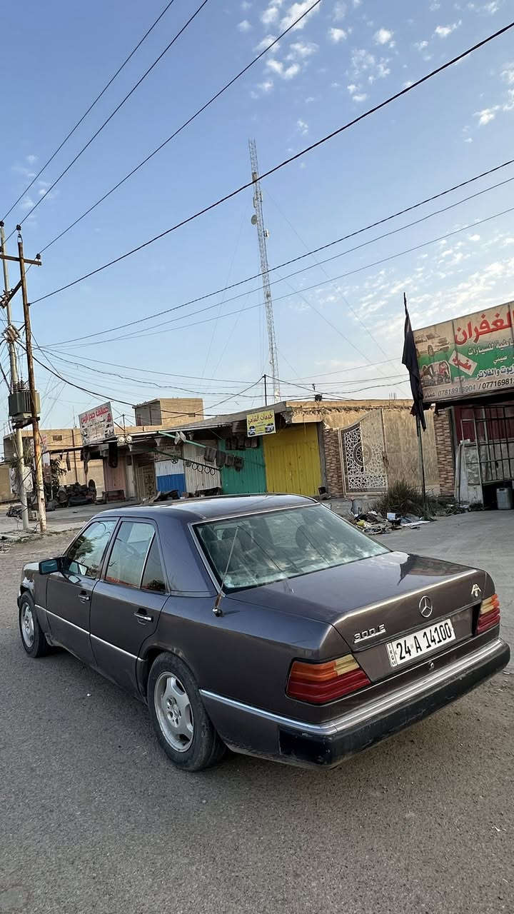 السلام عليكم ورحمة الله 
مرسيدس E300 1992 ( دب ) للبيع 
رقم دهوك جديد
محرك و گير بطة
صبغ جمالية 
السيارة جاهزة مع ملاحظات بسيطة 
السعر : 63 ورقة وبيها مجال للشراي
صلاح الدين - الضلوعية
مأمون ***********
