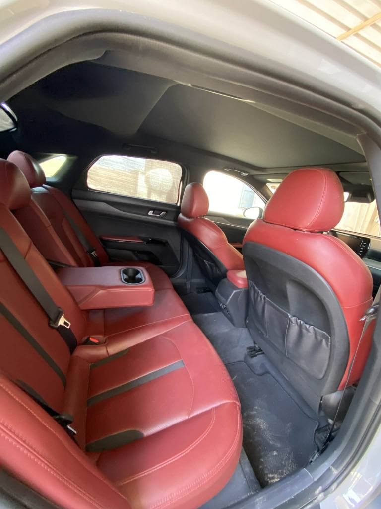 کیاk5 gti line قەپات مواسەفات ناو سوور پانۆراما فول فول مواسەفات مۆدێل 2021  وەکو بۆیاغ تەنها 2 پارچەی بۆیاغە چاملغ و بۆنیت بێ داخلی ئێرباگ تەنها شانی بۆتەوە 52 مایل روشتوە سەیارەکە زۆر پاکە لەسەر دەقی شەریکە ماوەتەوە نرخی 167 و مەجال .  ژ.م *********** أربيل, العراق
