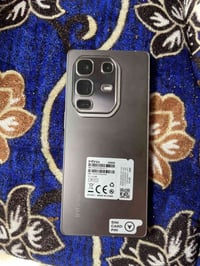 الذاكرة الرئيسية 256 جيجابايت. - الذاكرة العشوائية 12 جيجابايت. - شاشة...