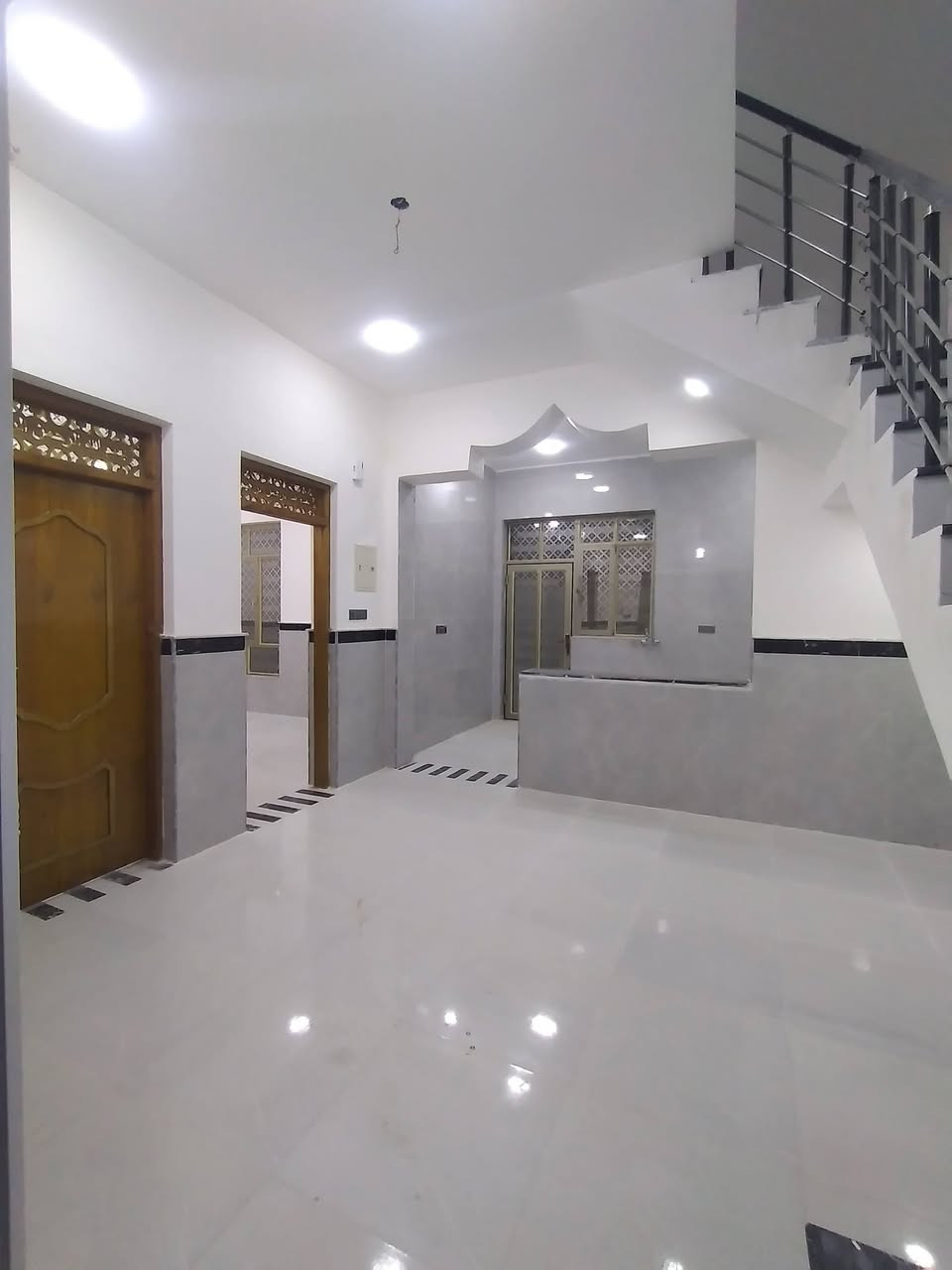 دار ١٠٠م مربع شارع ١٢م مقابل سياج المدرسه حي عبجيه بلبدايه طابق واحد***********
