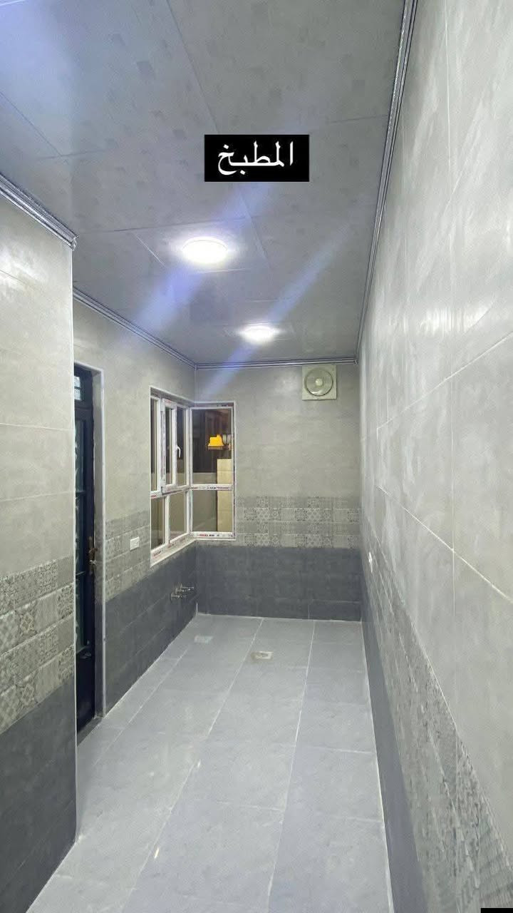 🏠 دار طابق ونصف للبيع (بناء حديث - زيرو)
الموقع: الموصل - حي الانتصار (شارع 60) من جهة الميثاق.

✅ تفاصيل العقار:

المساحة: 100 متر مربع.

نوع العقار: طابق ونصف (بناء حديث، لم يسكن سابقاً - زيرو).

الخدمات: شارع تبليط، خدمات كاملة، موقع مميز جداً.

السند: طابو الزهور (شرط التحويل باسم المشتري).

🛌 مكونات الدار:

غرف نوم عدد (2).

هول داخلي عدد (2).

استقبال واسع.

مطبخ مجهز.

مجموعة صحية (حمامين).

الاستلام: فوري ومباشر.

💰 السعر:

77 مليون دينار عراقي (مع مجال بسيط للشراي المباشر).

📞 للتواصل والاستفسار:

يمكنكم الاتصال أو المراسلة عبر واتساب على الأرقام التالية:

آسيا:*********** وتساب
