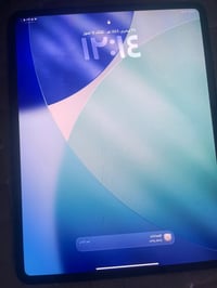 آيباد برو M4 • ٢٥٦ • مكسور بسيط