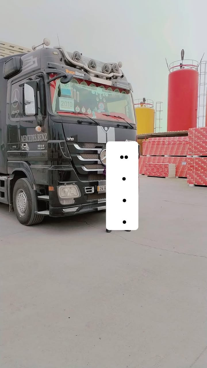 سلام عليكم تريله اكتروز حاجب موديل 2010مربوطه عربانه فلات بيبي  رقم دهوك سنويتين راس سنويه وعربانه سنويه مكفوله كفاله عامه رقم تلفون /*********** يوجد واتساب
