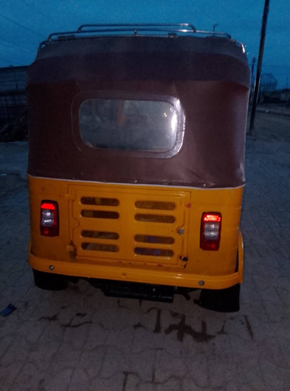 سلام عليكم تكتك للبيع موديل ١٩دخول ٢٠شهر ثاني رقم وسنويه بسمي تحويل ثاني يوم تكتك معمره دوس مكينه تنقص تكتك خير من الله سعر ٥٩٠٠وبيها مجال شراي هاذ رقم ***********بغداد النهروان
