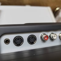 بوش شاشة  LCD مع كافة ملحقاتها لتواصل 07739852619