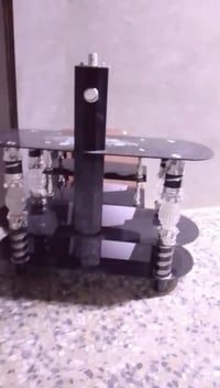 ميز شاشة • بابل مقابل المدهش • للبيع