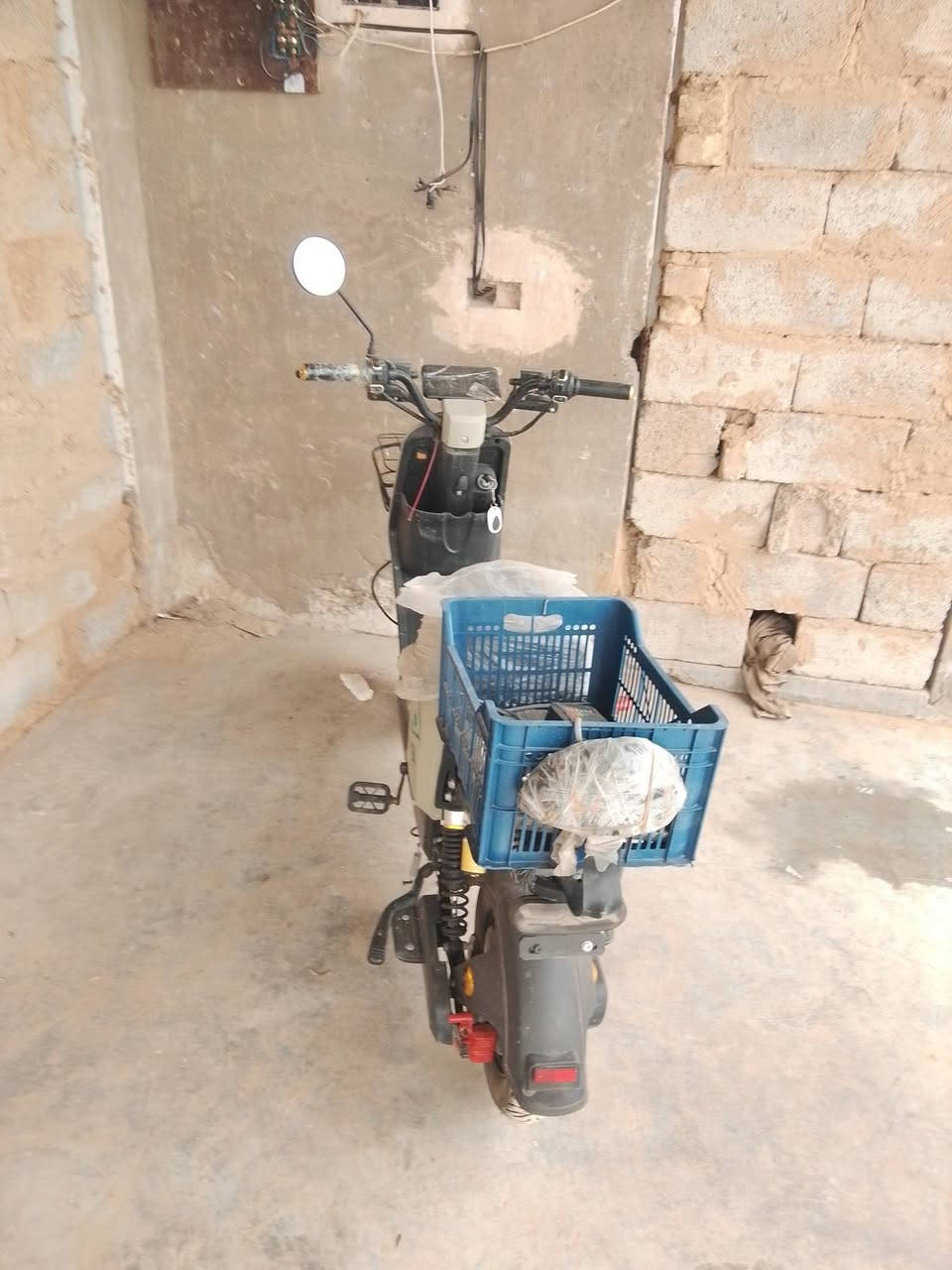 دراجه شحن للبيع بيه ملاحظات قليله 5بطاريات  سعر 400, ***********
