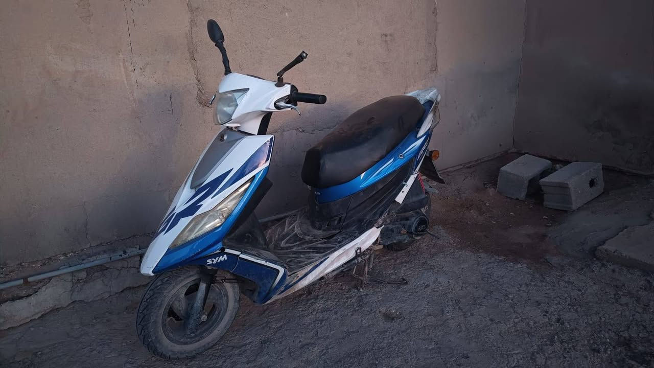 للبيع نحله دبل واحد بدون اوراق محرك يخبل السعر 350 العنوان الرمادي شباب اشراي يتصل ليرسل وهذا رقمي ***********
