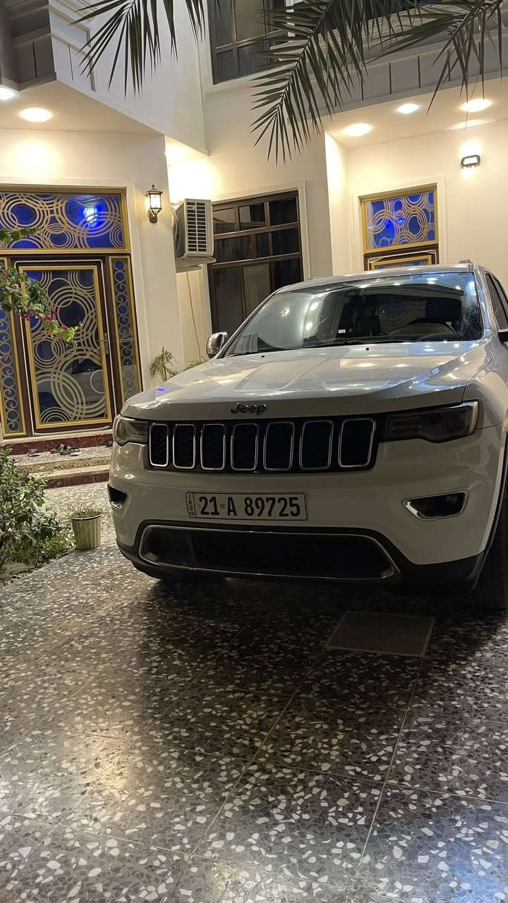 سلام عليكم جيب كراند شيروك وارد امريكي لمتد فول مواصفات كلين مكفوله من اي ضربه وصبغ
موديل 2019 رقم سليمانيه باسمي 
ماشيه 70 الف سياره جديده 
العنوان الانبار الفلوجه 
***********
***********
السعر 265
