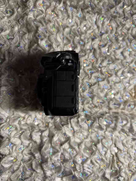 متوفر بدي نيكون 850 نضافه 💯 شتر 30kمكاني نجف توصيل ماعندي سعرها مليون و200    ***********
