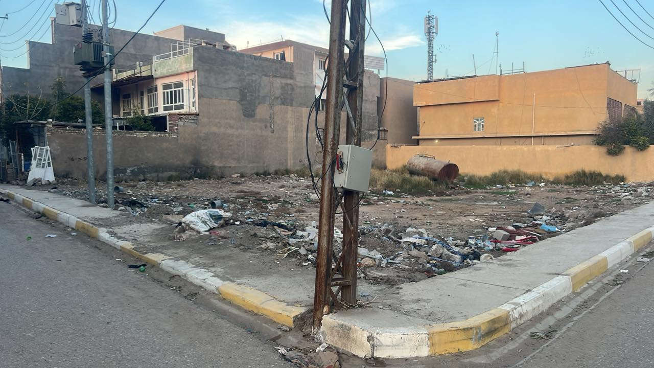 سلام عليكم 
قطعة ارض للبيع 140 متر  ركن على شارعين طابو ملك صرف العنوان بهرز حي القادسية خلف مطعم وكوفي ليالي بهرز التفاصيل تواصل على الرقم  فقط انا مكلف بالنشر ***********
