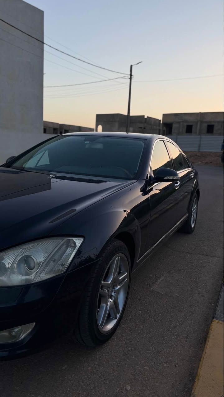 مارسيدس s350 موديل ٢٠٠٧ للبيع

والs غني عن التعريف ومعروضه بسعر ٩٥$ ورقة وبيها مجال 

مكينه حاوية جديدة 

تبريد جديد 

حدادية جديدة 

تخم تاير و وياله جدد اصل amg أصليات 

داينمو وabs وباتري جديد 

هواي مواصفات ومعروفه مواصفات الs

السيارة مكفولة من الصبغ ماعدى كارت بالجاملغ الخلفي مقدار شبر

السيارة قرار ١٠٢ رقم كركوك مفحوصة وما مدفوع كمرك الي يشتريها يدفع كمرك ويكمل معاملة 

مكان السيارة النجف الأشرف 

📲*********** 

واتس اب - اتصال النجف, العراق
