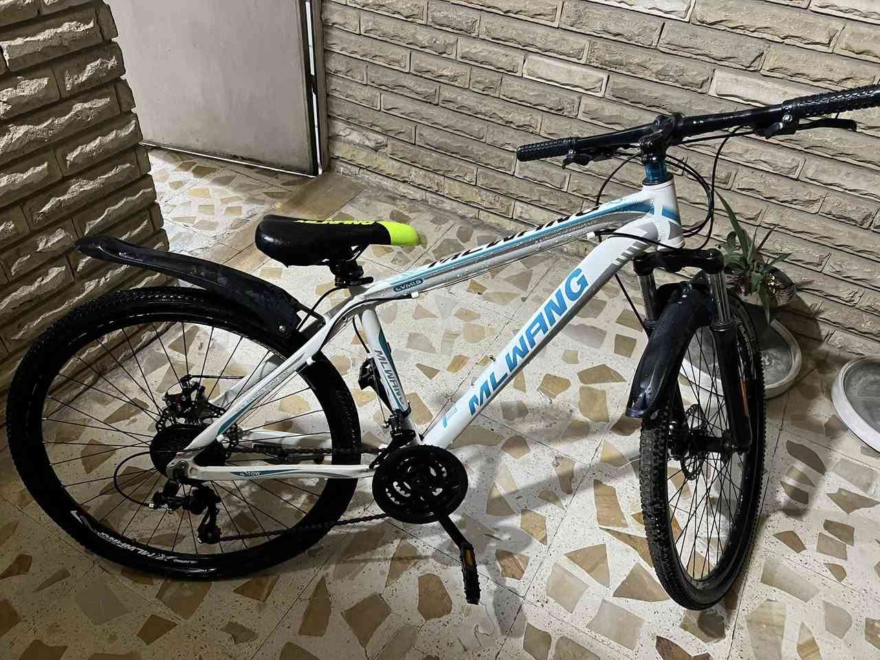 السلام عليكم اخوان
للبيع بايسكلات عدد ٢ ممستعملات ابد 
الاحمر بي مشكله بالعگرب بسبب التخزين 
الاحمر حجم ٢٩ سعره ٢٠٠ الف
الابيض ٢٦  سعره ١٠٠ 
للتواصل ***********
