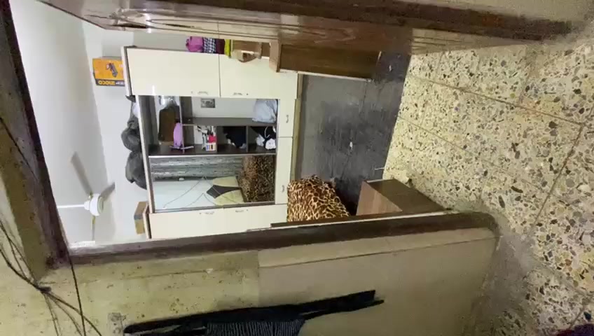 بيت للبيع المساحه 100متر قاطين العنوان بغداد فلكه سلمان باك ***********
