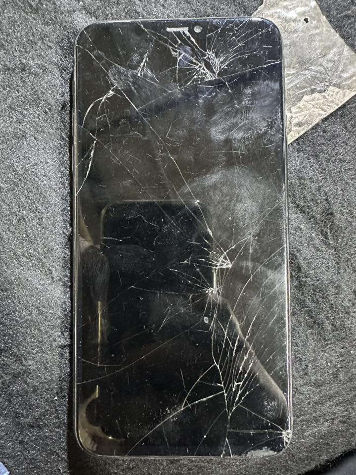 سلام عليكم
آيفون 11برو ماكس للبيع جهاز ذاكره 256GB
جهاز يخبل ولله فقط الشاشه مكسوره مكفول من كلشي عده الشاشه سعره 125الف ‭0787 455 6231‬
