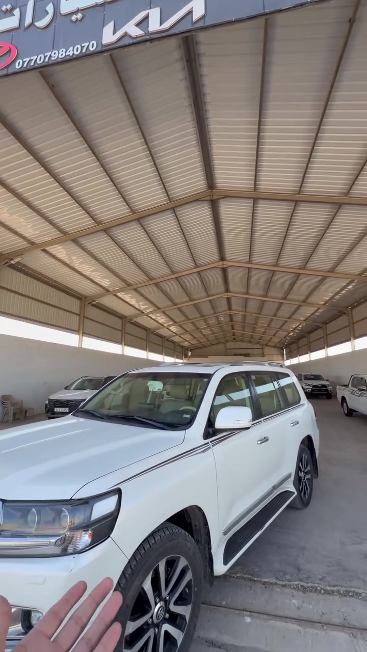 ﷽
‏‎سلام عليكم 
تحية طيبة من معرض محمد سعد لتجارة سيارت 

 للبيع 

لاندكروز 2019 ساز 

السياره احله من الفديو بالحقيقه 

فول مواصفات 1/1 💯 :

1- فتحة 🕳️

2- بصمة 🔐

4- حساس خلفي وامامي 🎶🔊

5- ثلاجة 🥶

6- 2 كراسي كهرباء ⚡

7- تشغيل عن بعد 💥

8- شاشات عرض 💻

9-كامرات 2 دوارة 👀

10- 8  ايرباك 

11-دفع رباعي 🎮

12- رقم بغداد الجديد بأسمي 

حجم المحرك: 4000 ✅

ملاحظة //  السيارة كفالة من جميع النواحي وشرط الفحص ✅  

جديدة بمعنى الكلمه شرط تراي زيرو  تخم تاير حدادية تبريد جاهزة من كلشي مابيها اي نقص وبالعافية ع تكون من نصيبه 

 الاستفسار *********** 
 الموقع ديالى جديدة شط مقابل مدخل حويش
