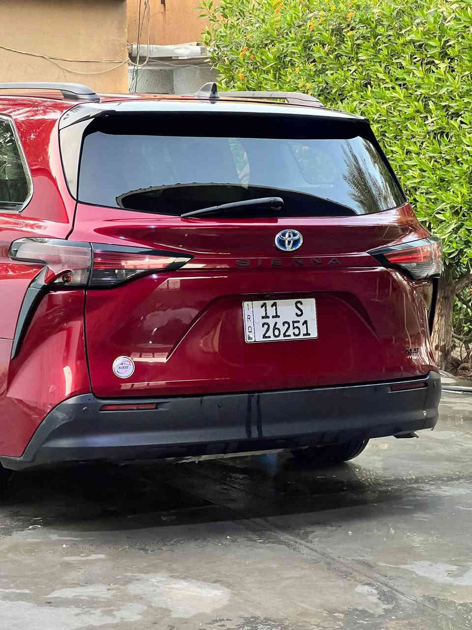 السلام عليكم 
للبيع أو مراوس بسيارة سعرها أقل
تويوتا سينا موديل 2021 فئة XLE فول مواصفات هايبرد
رقم بغداد تحويل مباشر
السيارة ماشية 58 ألف مايل حقيقي
سيارة بيتية نظيفة جدًا

المواصفات:
• فئة XLE فول 1/1
• 8 راكب
• أم السبير (عكس) بعض السيارات
• صيانة كاملة وتخم تاير وفلاتر ودهن بالشركة
فتحة
اوبواب كهرباء +ابواب ذكية تفتح عند الاقتراب
كراسي ٢ كهرباء+ تدفئة كراسي 

الضرر:
• جاملغ خلفي مصبوغ فقط وسونار وصور ضرر مرفقة بالمنشور 
• بدون أيرباك

الــســعــر 265 ورقة وكلشي اكو بالسوك لاتقيس على المهجوم والماشي والطاك الايرباك 

للتواصل /***********
مكان السيارة الانبار الرمادي او بغداد الشعب
