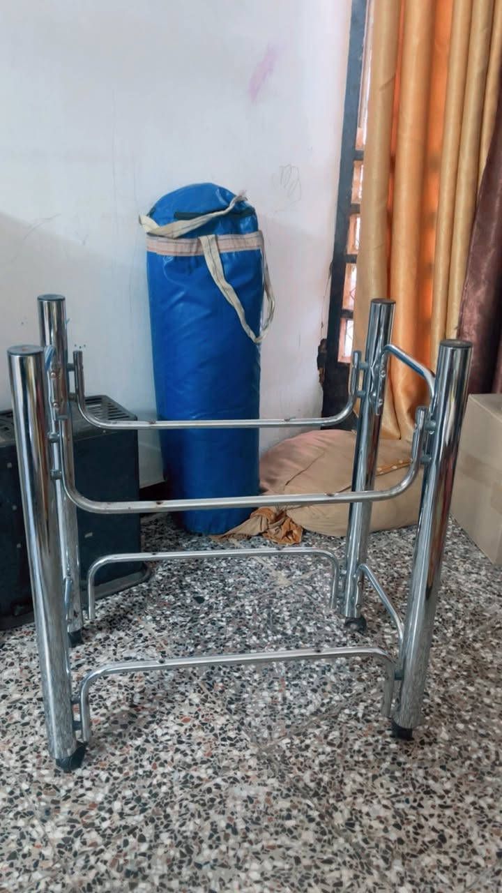 للبيع
ميز كلاسك نضيف جدآ بلا زجاج بس الميز 
+تلفزون عدد 2 شغالات + سيدي شغال السعر 125 الف مكان بغداد الكرخ يتوفر توصيل

سلاه مطبخ جيل الطيبين نوادر  النضافه 💯 ب💯 السعر 50 قفل ***********
