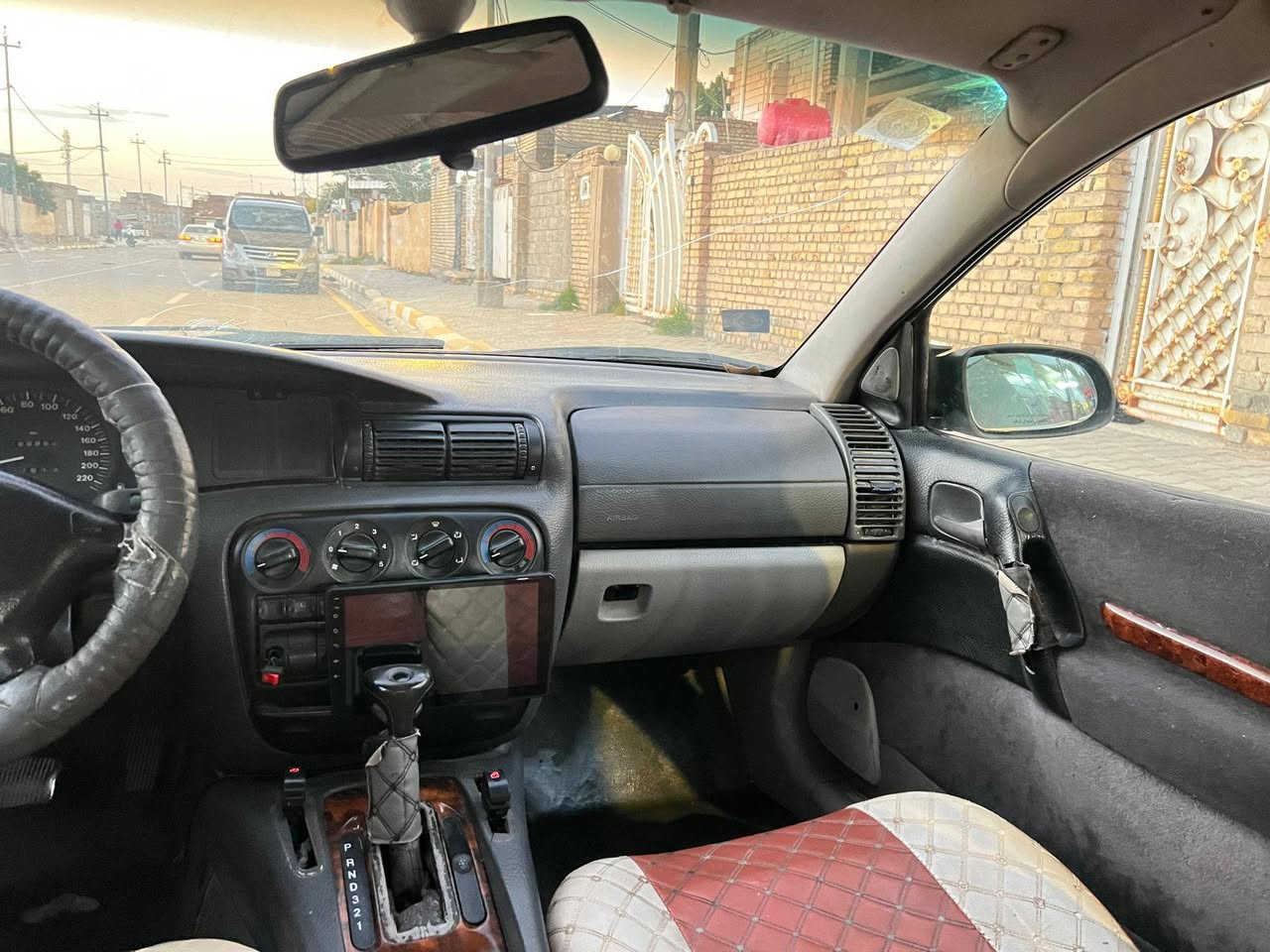 السلام عليكم
أوبل بزون للبيع موديل ١٩٩٨ سياره نظيفه جدا من تخم تاير وباتري جديد وصدر أمامي وخلفي جديد مع مجمع ستيرن . محرك ونجي 💪 كهربا:يات كله شغاله سياره سنتر لوك مع تبريد شغاله  سياره باسمي السعر (45) وبيه مجال قليل رقم بغداد 
موقع السياره واسط  قضاء ال الحي  رقم موبايل ***********
