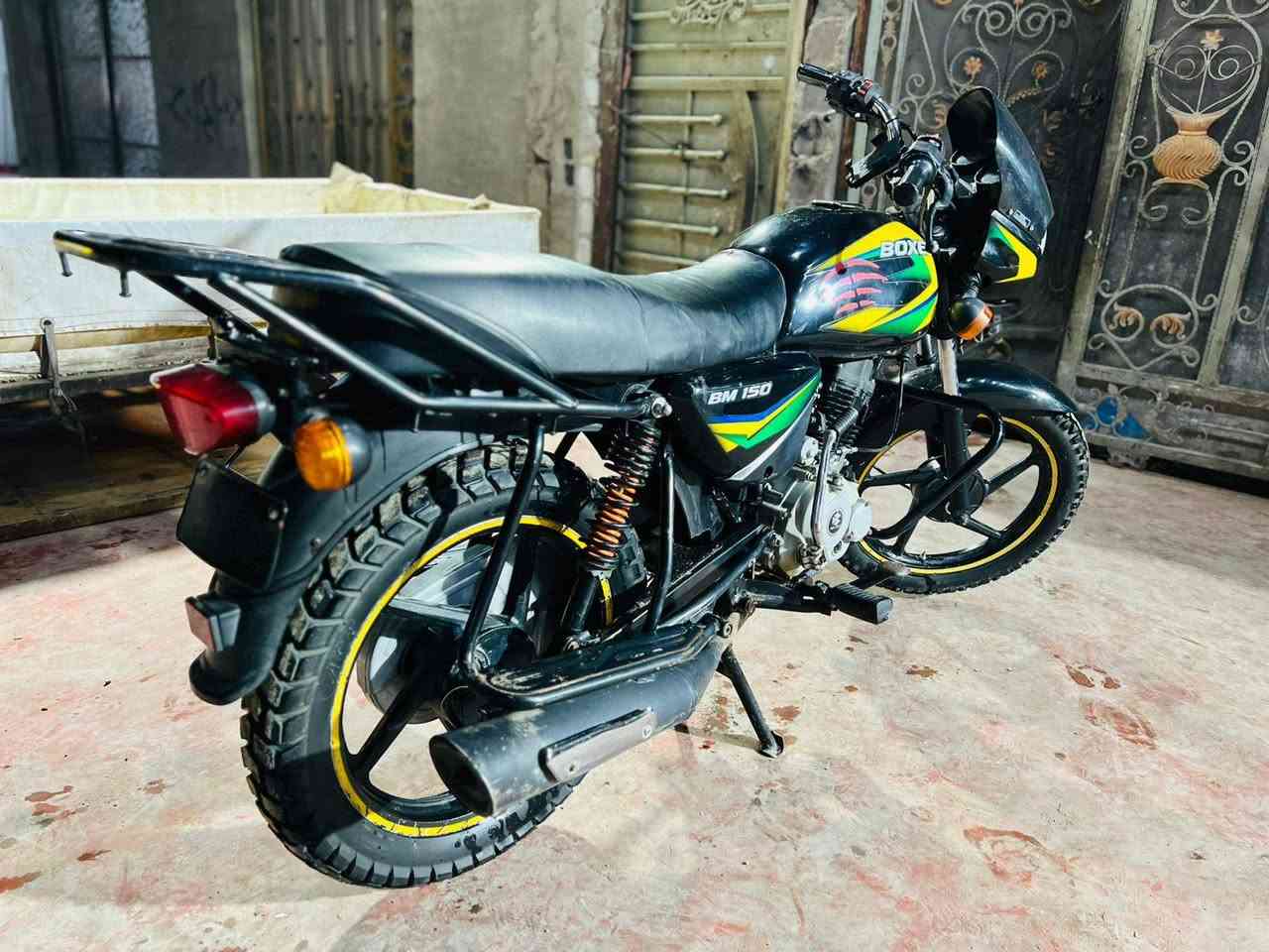 يالله سلام عليكم بوكسر كلاسيكي موديل 2022 كفاله عامه دراجه خير من الله اوراق اصولي وراعيهه موجود السعر 1200 مكاني بغداد الرشاد شارع التانكي ***********
